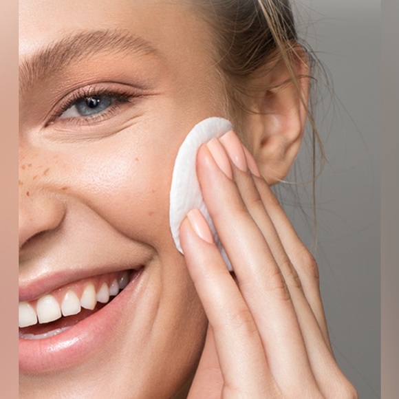 Arbonne Derm Results peel pads - Picture 2 of 7